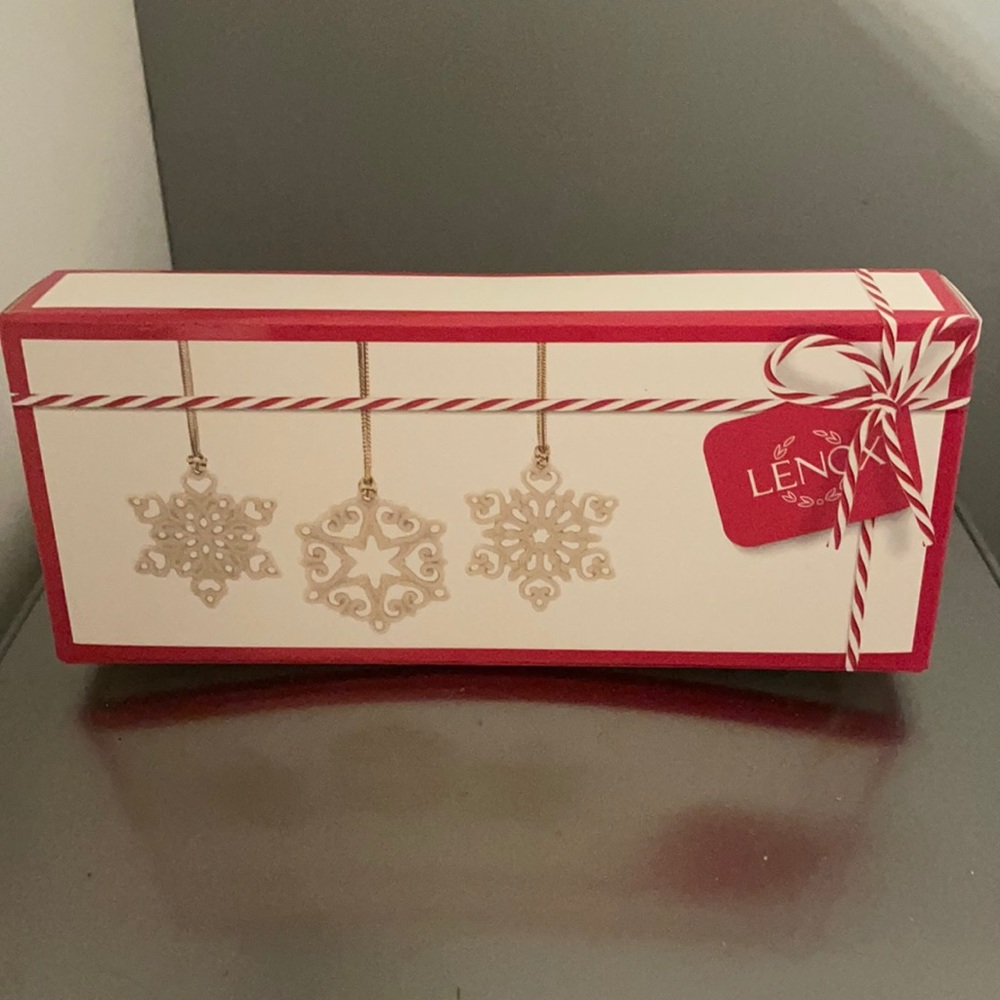 Brand New Lenox Porcelain Snowflake Ornaments (Set of 3)
